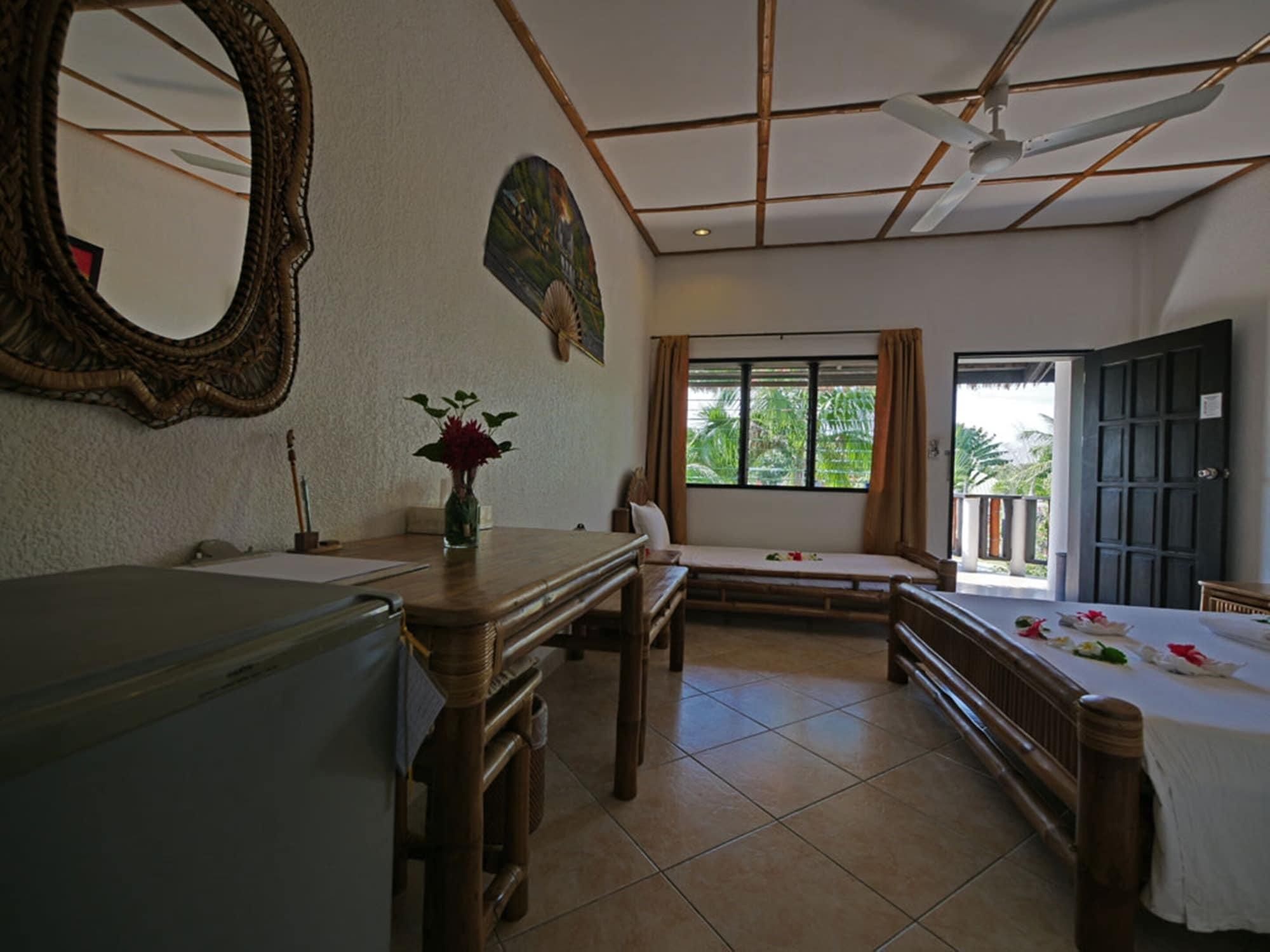 Dolphin House Resort Moalboal Exterior photo