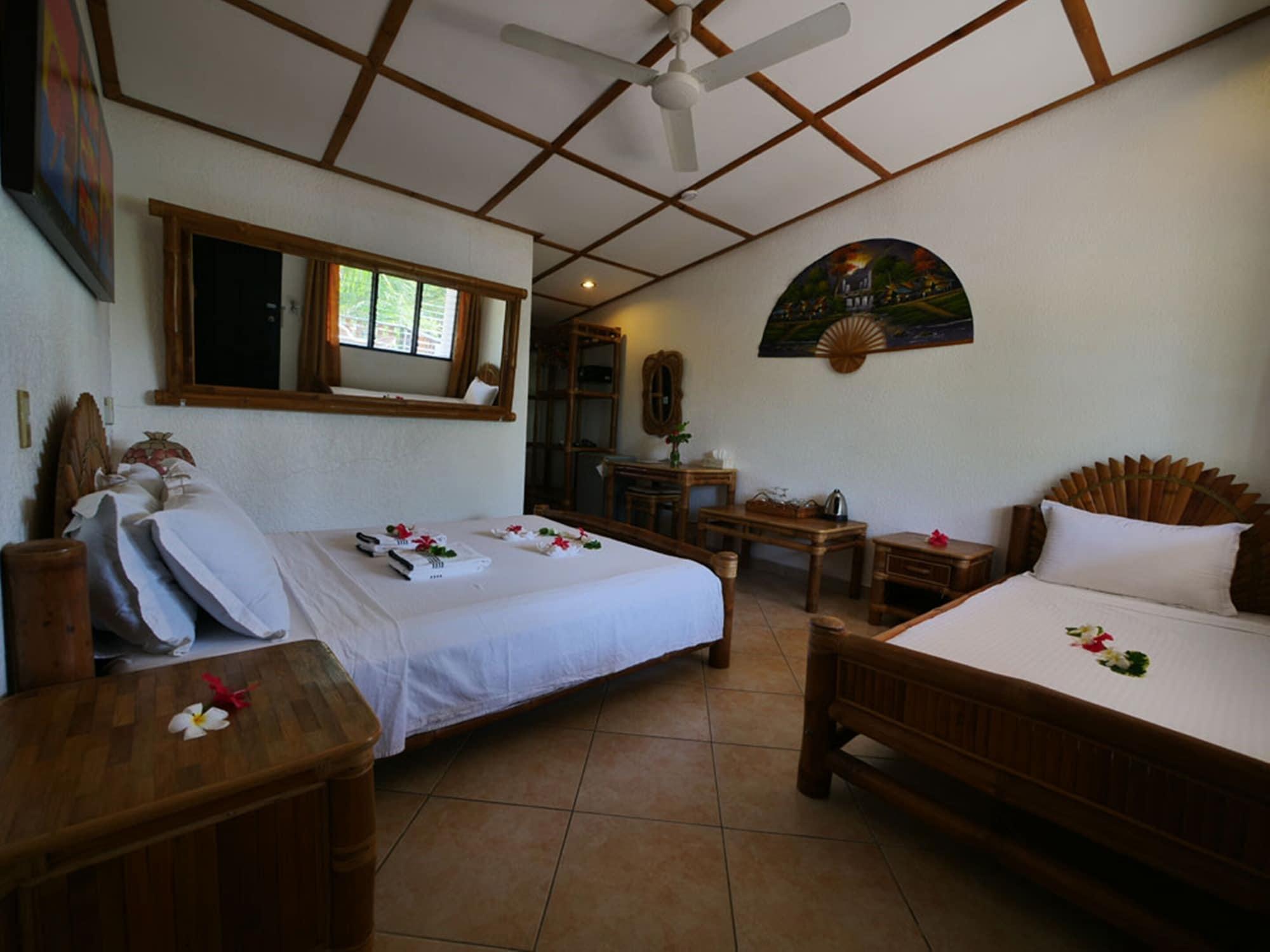 Dolphin House Resort Moalboal Exterior photo