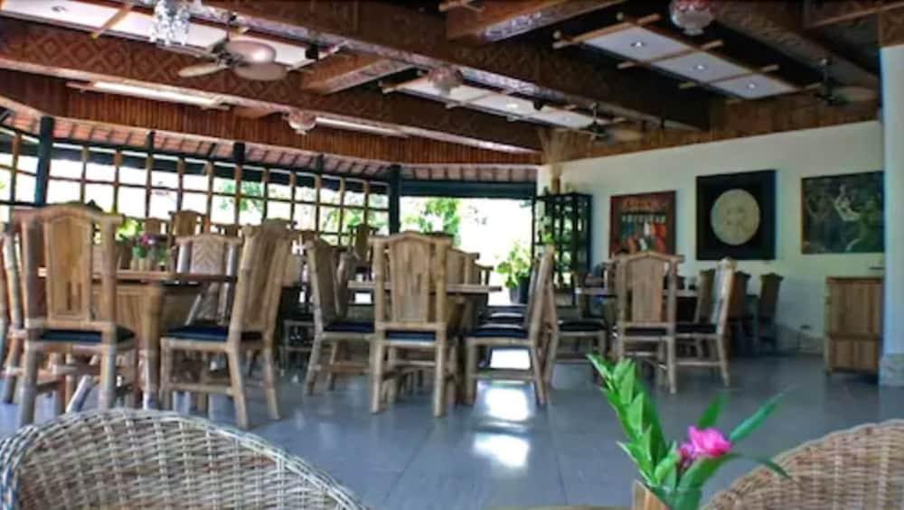 Dolphin House Resort Moalboal Exterior photo