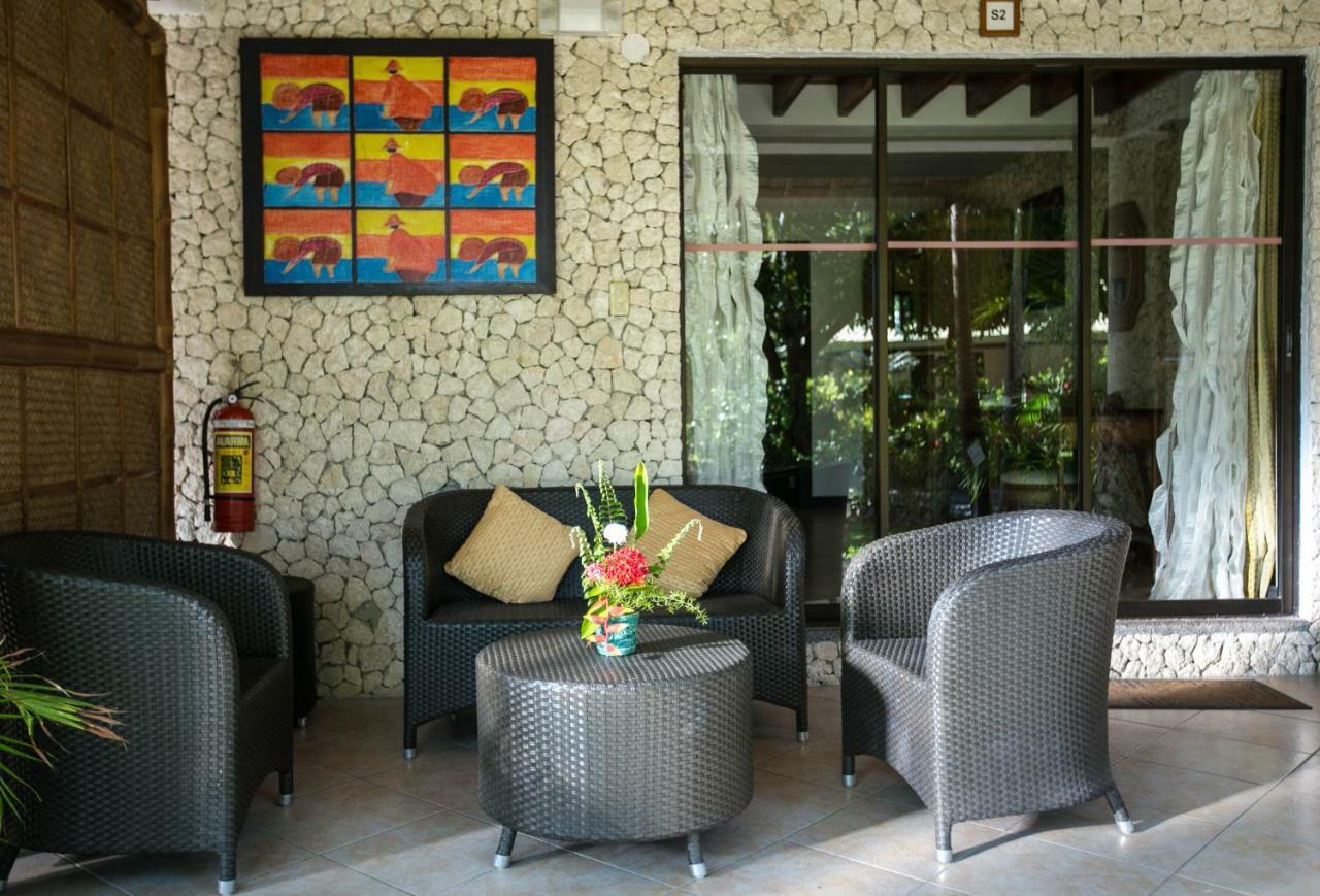 Dolphin House Resort Moalboal Exterior photo
